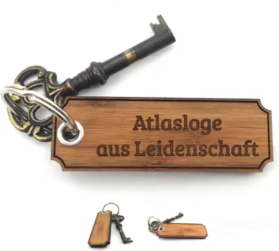 Produktbild von Mr. & Mrs. Panda Glücksbringer Atlasloge - Bambus - Geschenk, Schenken, Geschenke, Schlüssel Anhänger, schutzengel, holz, Bachelor, Taschenanhänger, tasche, Gravur