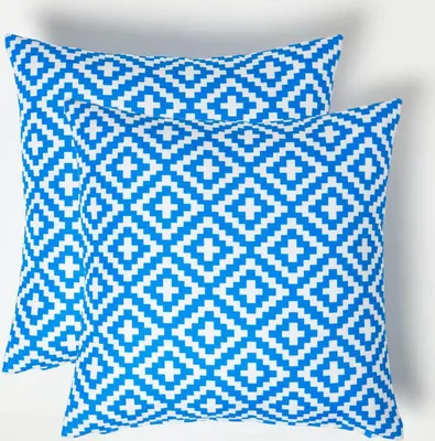 Produktbild von HOMESCAPES Gartenkissen Zoe geometrisch gemustert – 2er-Set Outdoor Kissen blau-weiß