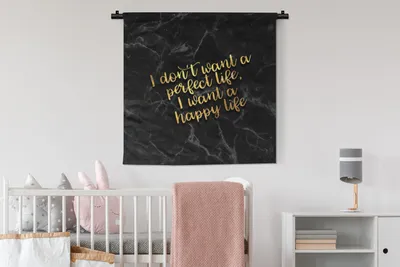 Produktbild von MuchoWow® Wandteppich Wandbehang Zitate - Glücklich - Gold - Marmor 90x90 cm Tapisserie Dekoration Wandtuch - Wandaufhänger