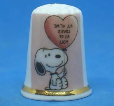 Produktbild von Famanu Fingerhut - Dekoratives Nähzubehör - Handgefertigt in Goldfarbe - 3x3x3 cm - Weiß