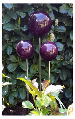 Produktbild von Gartenstecker Rosenkugel 10 cm Edelstahl mit violetter Marmorlackierung auf 80 cm Stab