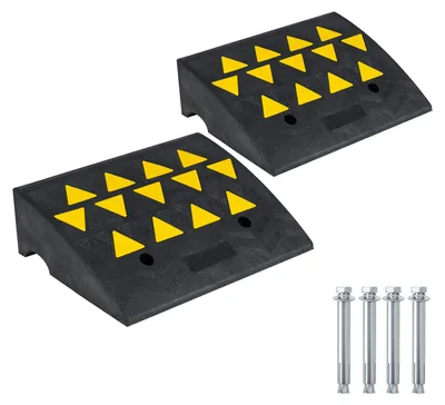 Produktbild von KOMFOTTEU Bordsteinrampe 2er Set, Schwellenrampe aus Gummi (49 x 37 x 16 cm) | Gummirampe mit reflektierenden Warndreiecken, 15 Tonnen Tragkraft, Auffahrrampe für Rollstuhl & Auto