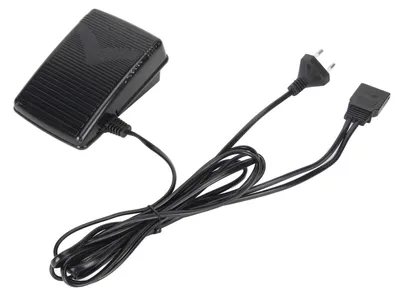 Produktbild von Nähmaschinen-Fußpedal mit Netzkabel, rutschfestem Pad, Multifunktionssteuerung
