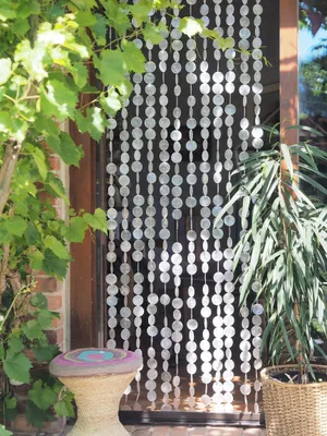 Produktbild von Exotischer Muschelvorhang aus Capiz, Windspiel, Raumteiler, Türvorhang, Wanddeko - 80*200 cm, Weiß, Muschelscheiben, Dekovorhänge