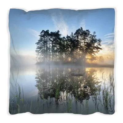 Produktbild von Wallario Premium Kissen, weiche Oberfläche, mit Motiv Stiller See mit Insel im Morgennebel, Größe: 60 x 60 cm, mit weißer Rückseite
