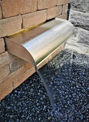 Produktbild von Wasserfall Mambo 60 cm abgerundet langer Auslauf max. Fallhöhe 1,50m Edelstahl matt gebürstet mit LED-Beleuchtung Speyer