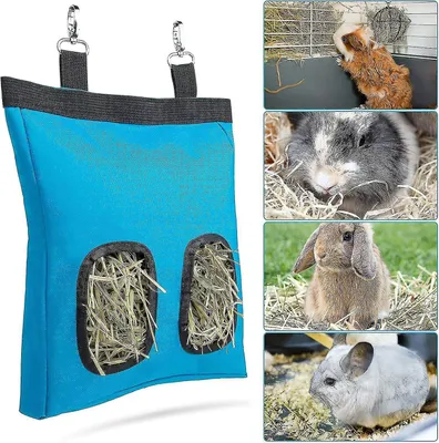 Produktbild von 1 Heuraufe für Kleintiere aus robustem 600D Oxford-Gewebe, maßgeschneidert für Kaninchen, Meerschweinchen und andere Kleintiere. Mit den Maßen 25 x 30 x 4 cm, zwei durchsichtigen Fenstern zur Heukontrolle und verstärkten Öffnungskanten ist sie bissfest, leicht zu reinigen und sicher zu befestigen. Die praktische Druckknopfmontage funktioniert an den meisten Käfigen, während der integrierte Schultergurt Transport und Aufbewahrung vereinfacht. Weich, faltbar und tiergerecht gestaltet – für saubere, stressfrei
