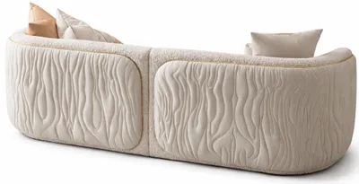 Immagine prodotto di Divano beige a 3 posti, rivestito in tessuto, ideale per arredare un soggiorno moderno