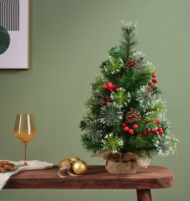 Produktbild von Tannenbaum künstlich mit Beeren und Zapfen im Jutesack 60cm - Grün