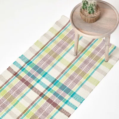 Obrázek produktu pro HOMESCAPES Ručně tkaný modrý, zelený a hnědý kostkovaný koberec Wilson ze 100% bavlny, 66 x 200 cm