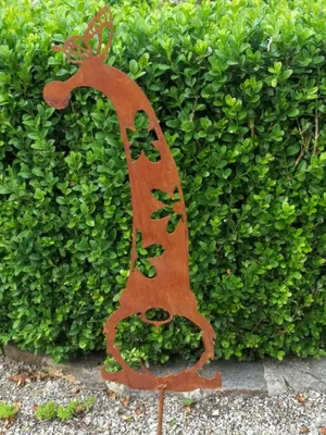 Productafbeelding van Edelrost tuinaccessoire: Kabouter Timo met bloemenhoed