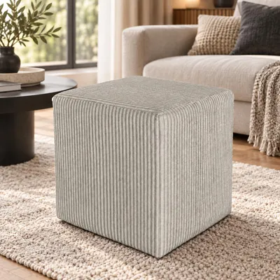 Produktbild von Best For Home | Würfel Pouf Hocker | Beige Poof Fußhocker | Samt Sitzhocker für Wohnzimmer, Schlafzimmer & Flur | Polster Ottoman | Gepolstert Sitzpuff oder Sitzwürfel für Sofa oder Sessel, KI-generiertes Bild