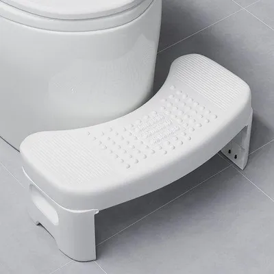 Produktbild von Ibenzoa® Faltbarer Toilettenhocker – ergonomisch (90°35°), leicht & stabil aus PP, rutschfeste Füße, Massagefläche, klappbar 40×26×18/10 cm, 625 g, 1 Stück