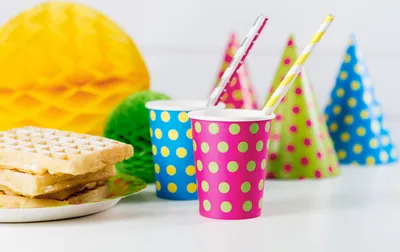 Zdjęcie produktu dla Słomki papierowe w ukośne paski 19 cm białe żółte zestaw 10 sztuk