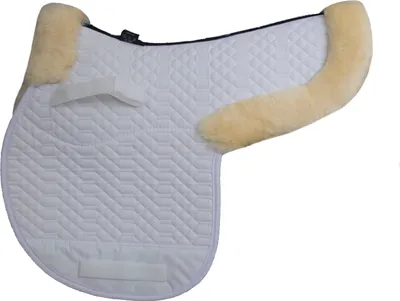 Produktbild von Engel Reitsport Satteldecke SADEK2 Lammfell & Baumwollsteppstoff, Fell in Sattellage, Fellkranz vorne & hinten, Weiss-Med./Natur-VSS (Vielseitigkeit/Springen)