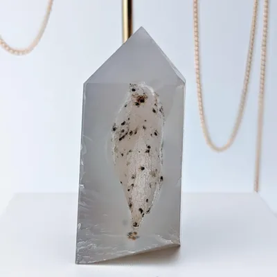 Produktbild von Achat Turm 124 g Naturstein Obelisk Dekostein Kristallspitze
