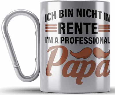 Produktbild von Trendation - Renter Edelstahl Tasse Karabiner mit Spruch Ruhestand Geschenk Rente Mann Lustig Renteneintritt Abschiedsgeschenk Sprüche Papa (Silber)