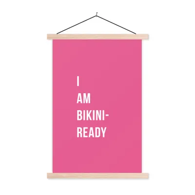 Produktbild von MuchoWow® Textilposter Pink - Zitat - Ich bin bereit für den Bikini 60x90 cm mit holzfarbenen Rahmen - Textil