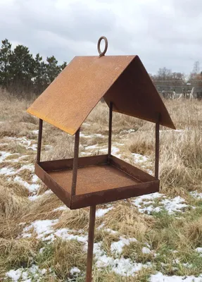 Produktbild von Vogelhaus eckig H25cm + Stab Gartenstecker mit Haken für Meisenknödel zum Beleuchten Windlicht Teelicht Futterhaus Edelrost Gartendeko Metall Rost