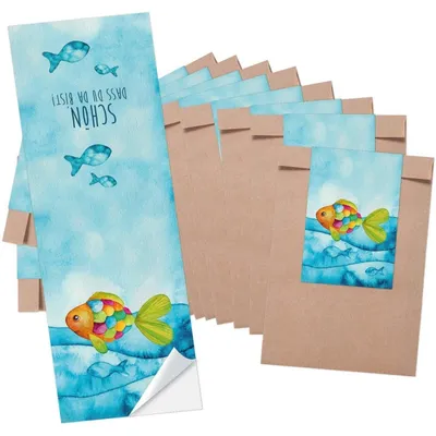 Produktbild von 10 kleine braune Papiertüten Geschenktüten Geschenk-Verpackung (8,5 x 13 cm) und 10 lange Aufkleber 5 x 14,8 cm SCHÖN DASS DU DA BIST Tafel-OptikRegenbogenfisch / 25 Stück