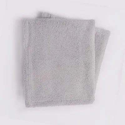 Zdjęcie produktu dla Unyqoos® Kocyk z polaru "Teddyfleece" – kolor srebrnoszary, wyjątkowo miękki, 125 x 150 cm, 100% poliester, puszysty koc idealny do łóżka i sofy, można prać w pralce, nie strzępi się