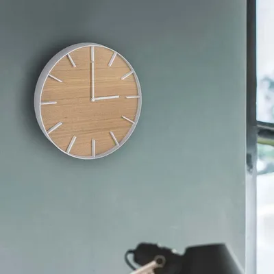 Zdjęcie produktu dla Zegar ścienny Yamazaki RIN metal i drewno biały naturalny 26cm nowoczesny design 04109