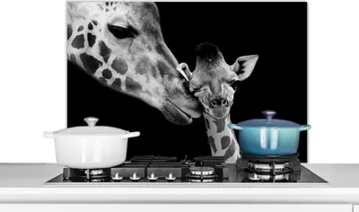 Produktbild von KitchenYeah®  Spritzschutz Küche - Küchenrückwand - Wandschutz für Herd und Spüle - Tiere - Schwarz - Weiß - Giraffe - Porträt 90x60 - Alu-Dibond (Alternative zum Spritzschutz aus Glas) - Hitzebeständ