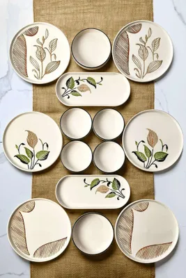 Obrázok produktu pre Hermia Concept, raňajková sada (14 dielov) zo 100 % keramiky, hnedá a zelená | 6 tanierov (19 x 19 cm), 2 tácky (25 x 11 x 3,5 cm), 4 misky na džem (10,5 x 10,5 x 3,5 cm), 2 misky na syr (13 x 13 x 3,5 cm) | Vhodné do umývačky riadu, nevhodné do mikrovlnnej rúry.