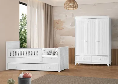 Image de Ensemble de chambre pour enfant, blanc, comprenant un lit bébé et une armoire à trois portes