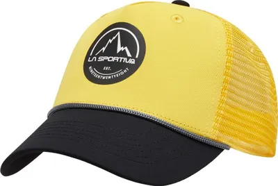 Gelbe Kappe mit schwarzem Schirm und Netzrückseite; Logo von La Sportiva auf der Vorderseite.
