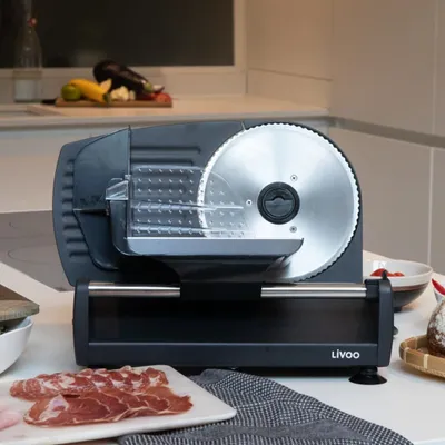 Produktbild von Livoo DOM396, Elektro, 1,5 cm, Schwarz, Metall, 19 cm, 150 W