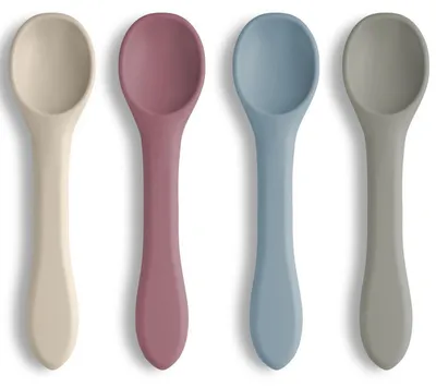 Immagine prodotto di Babylöffel, set di 4 pezzi, posate in silicone per bambini, senza BPA. Include cucchiaini per l'introduzione dello svezzamento, cucchiaini per pappa, cucchiaini per neonati e cucchiaini per l'alimentazione. Disponibili nei colori rosa, blu, verde e beige chiaro