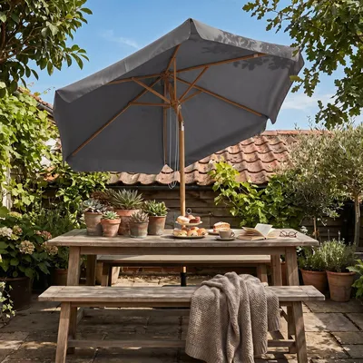 Produktbild von Sekey Balkonschirm 200 cm Ø Holzoptik, Knickbar, Stabiler Gartenschirm, UV-Schutz 50+, Sonnenschirm für Terrasse und Hof, Grau