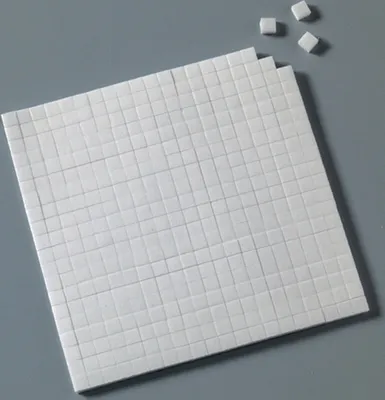 Produktbild von Klebekissen, doppelseitig, weiß, 560 Stk. 5 x 5 x 3 mm / 10 x 14 cm