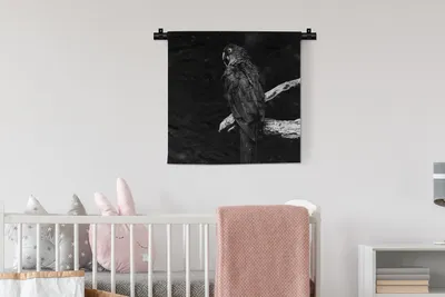 Produktbild von MuchoWow® Wandteppich Wandbehang Goldener Papagei auf einem Zweig vor schwarzem Hintergrund - schwarz und weiß 60x60 cm Tapisserie Dekoration Wandtuch - Dekorationen - Wand Decke