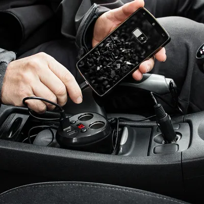 Produktbild von Navaris KFZ Zigarettenanzünder Verteiler 12V/24V Steckdose rund - mit 2x USB A Charger Spannungsanzeige - Zigaretten Anzünder Doppelsteckdose Auto