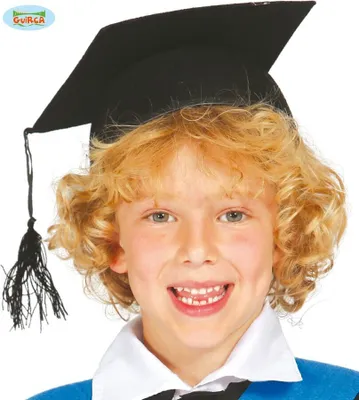 Image de chapeau noir de fin d'études secondaires pour enfants