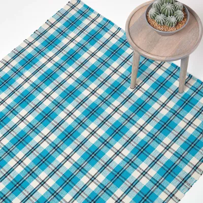 Obrázek produktu pro HOMESCAPES Ručně tkaný modrý kostkovaný koberec Irvine ze 100% bavlny, 70 x 120 cm