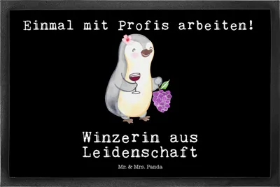 Produktbild von Mr. & Mrs. Panda Bodenvorleger Winzerin Leidenschaft 50 x 75 cm - Schwarz - Geschenk, Schmutzmatte, fußmatte, Fussmatte, Fußabtreter, Fußabstreifer, Schmutzfangmatte