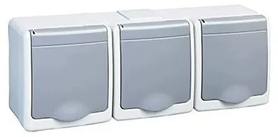Zdjęcie produktu dla Gniazdo natynkowe potrójne schuko IP44 16A do pomieszczeń wilgotnych