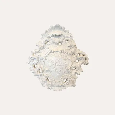 Immagine prodotto di KEYHOMESTORE | Stemma Decorativo in Resina Bianco 86x82 cm