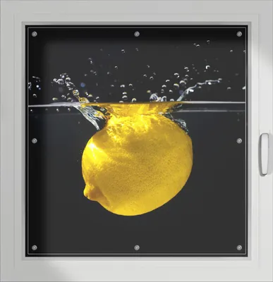 Produktbild von Wallario Lichtschutzbild, Dekorativer Sichtschutz Sonnenschutz 96 x 100 cm mit Motiv: Zitrone im Wasser - Frisches Obst für die Küche - Verdunklung ohne Bohren