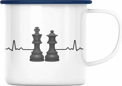 Produktbild von Trendation - Schach Geschenk Schachspieler Geschenkidee Emaille Tasse mit Schachfiguren Grafik Spruch (Blau)