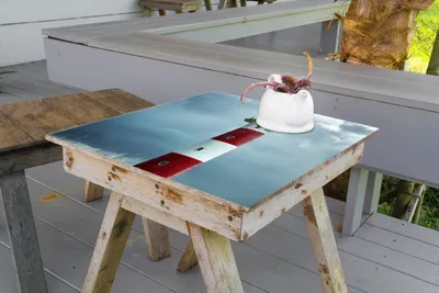Produktbild von Wallario selbstklebende Möbelfolie/ Tischdecke für Innen und Außen, Größe: 50 x 50 cm - Leuchtturm am Strand