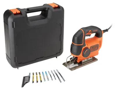 Image de Black+Decker Scie sauteuse 620W - livrée avec 1 lame bois 1 lame déportée 1 pare-éclats mallette de transport - KS901PEK-QS