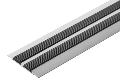 Zdjęcie produktu dla Profil progowy płaski aluminiowy 45mm z gumą Cezar Srebrny Mat 1m