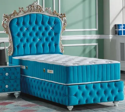 Produktbild von Casa Padrino Barock Einzelbett Türkis / Weiß / Antik Gold - Prunkvolles Samt Bett mit Glitzersteinen und Matratze