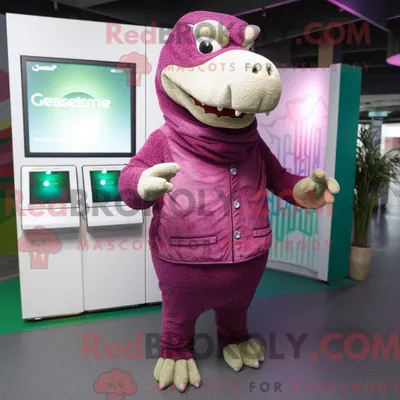 Produktbild von Maskottchen REDBROKOLY eines magentafarbenen Krokodils mit Strickjacke und Digitaluhren