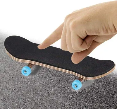 Obrázok produktu pre Drevený skateboard svetlo modrý s krabicou