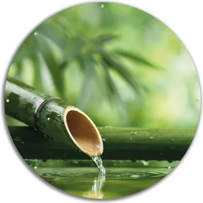 Produktbild von Wallario rundes Outdoor-Poster für Garten oder Balkon, Motiv Bambusquelle  Bambusrohr mit Wasser, 60 cm Durchmesser